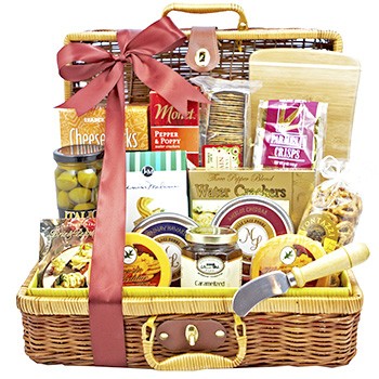 Широкий ассортимент подарочных корзин предлагает GiftBaskets.ru